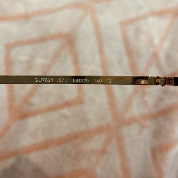 GUESS SUNGLASSES - Picture 8 of 8